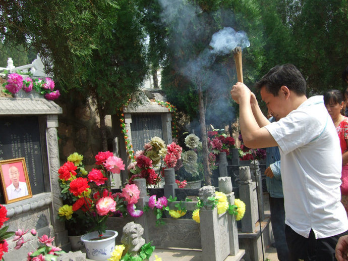 去世三周年如何祭奠