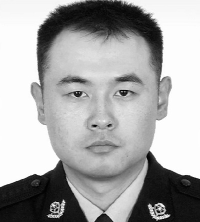 南京一交警执勤时被撞不幸殉职,年仅33岁