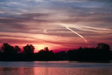 忌日上坟必须当天吗,忌日上坟晚一天可以吗